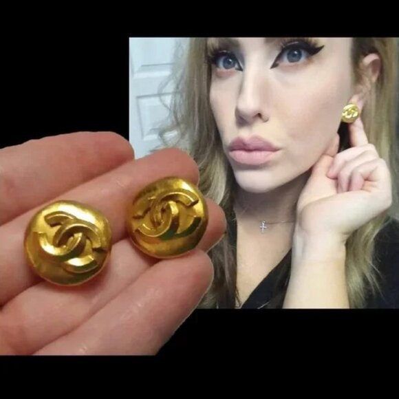 Chanel Vintage Interlocking CC Clip On Earrings 24K Gold-Plated - Picture 13 of 14